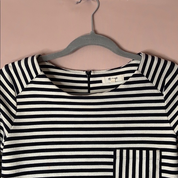 STYLISH B&W STRIPED TOP!!! - Picture 5 of 6